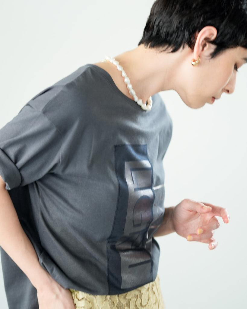  Glenn MartensメタリックプリントTシャツ メタリックプリントTシャツ – Lallia Mù
