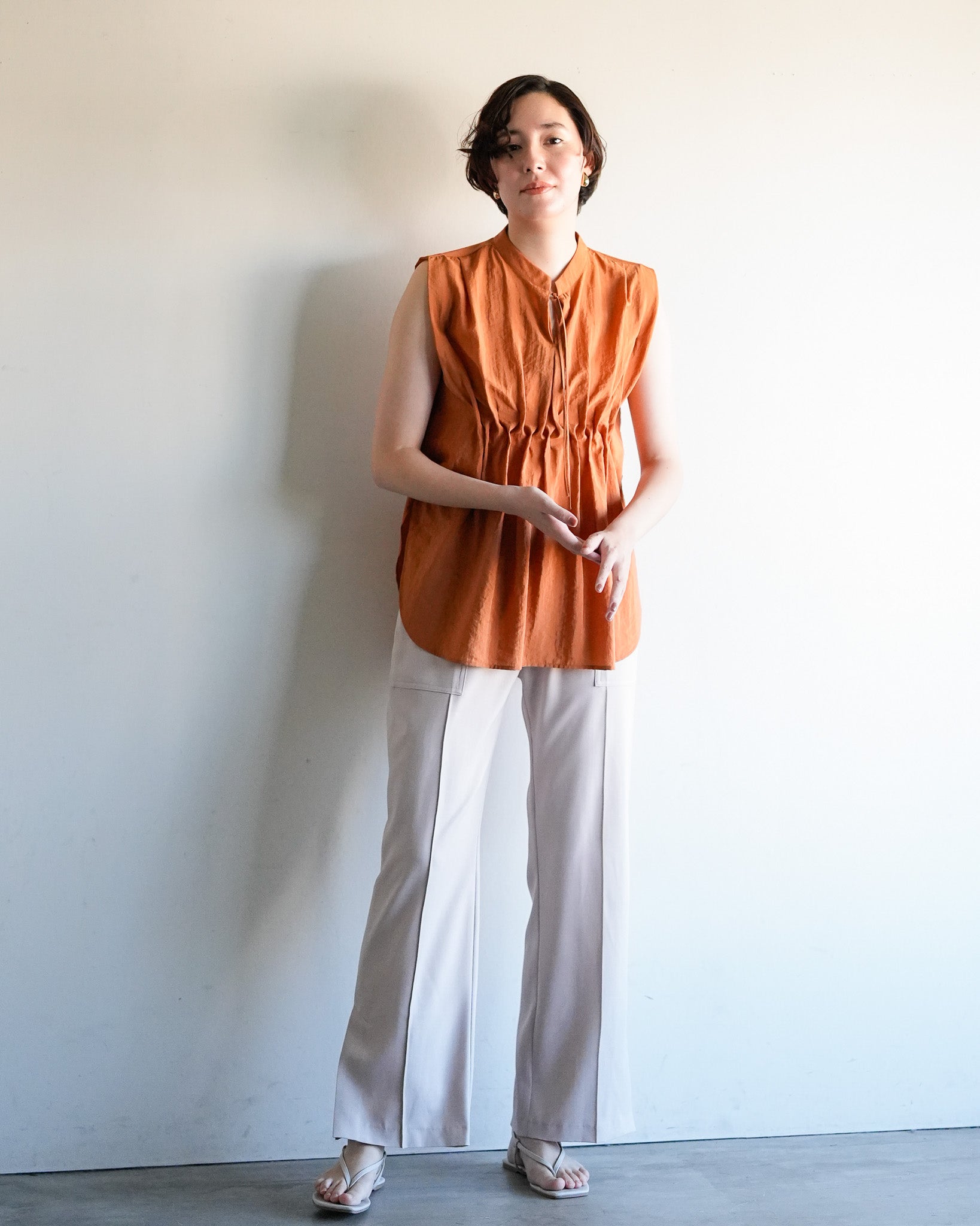 5/27発売]スモッキングノースリーブブラウス – Lallia Mù
