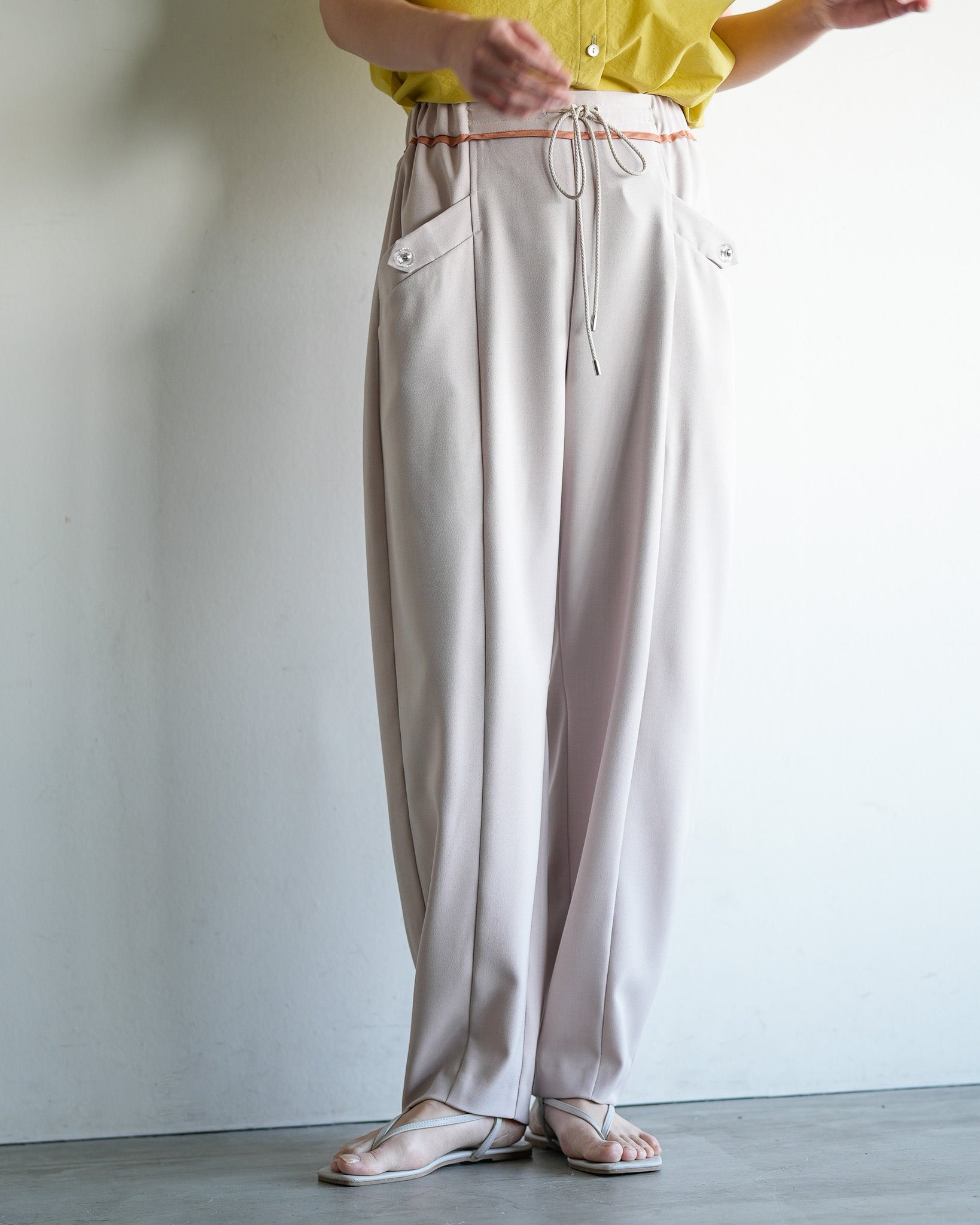 4/15発売]バイカラーパイピングカーブパンツ – Lallia Mù