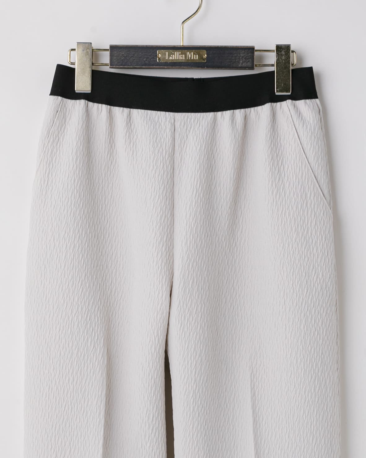エンボスプレスパンツ – Lallia Mù